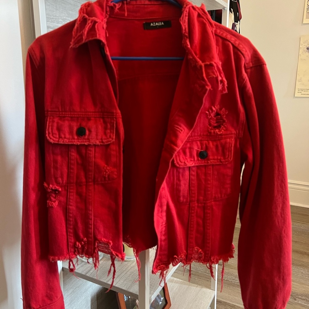 Cropped Distressed Jean Jacket (red)